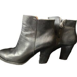 EUC Black Leather Adrienne Vittadini Ankle Boots sz 8